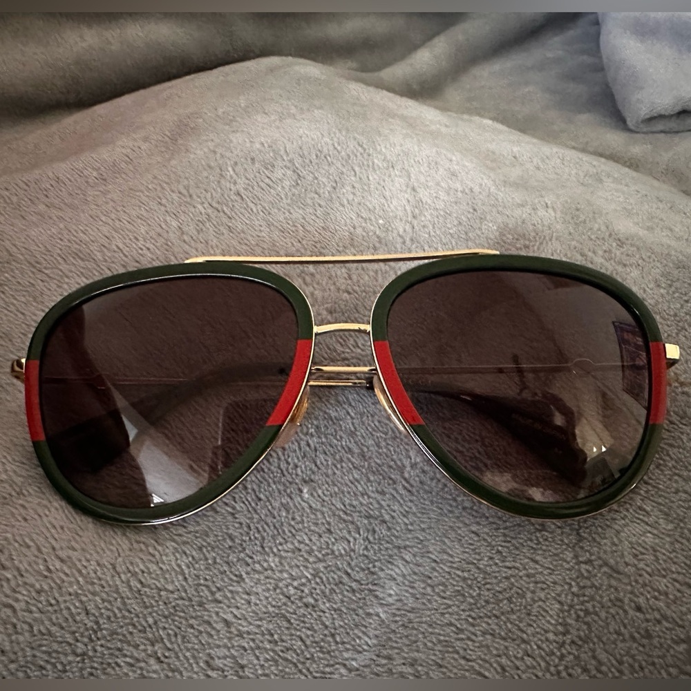 GUCCI aviator
Prescription lense, buyer will have to replace

 Used 2 x